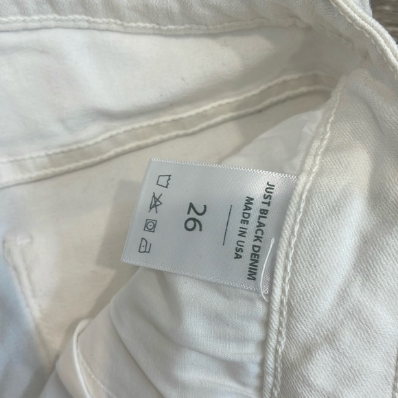 JUST BLACK White size 26 Raw Frayed Step Hem & Distressed Knees Skinny Jean - Picture 3 of 6